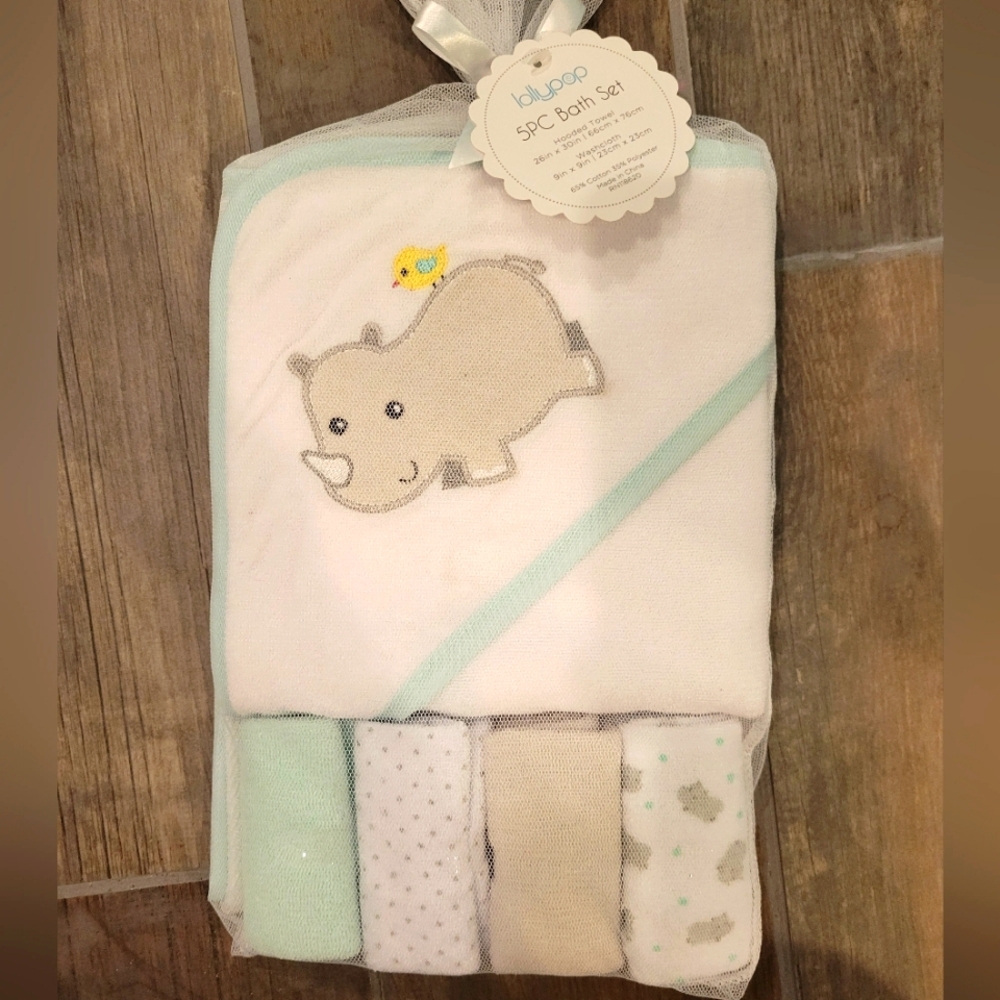 NWT baby towel and face cloths